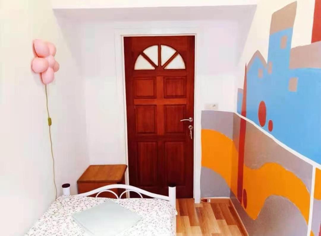 A Private Room With Share The Bathroom Brussels Exterior photo